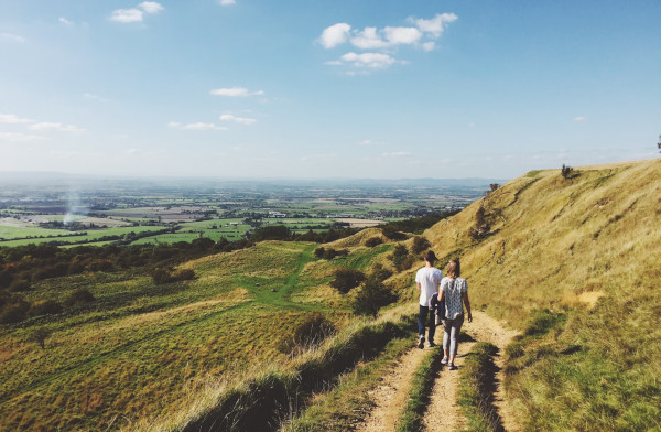 two people hiking in the Cotswolds